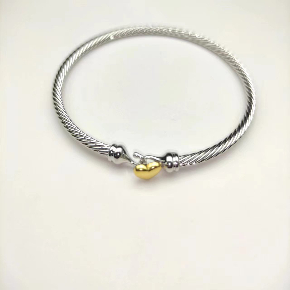 David Yurman's gold heart-shaped silver bracelet - Picture 9 of 9